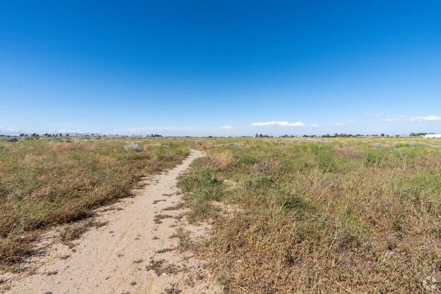 More Photos Of 39415 8th St E, Palmdale Distribution For Sale