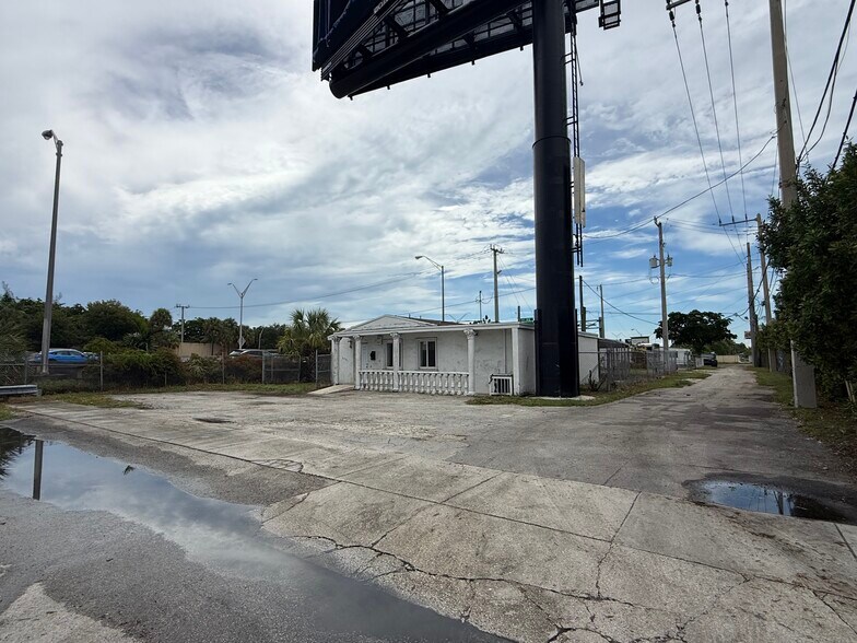 More Photos Of 640 NW 129th St, North Miami Office For Lease