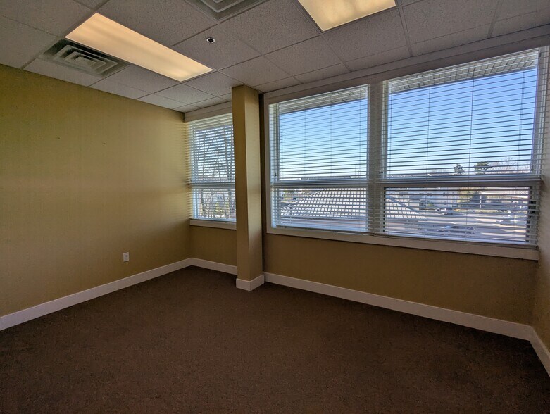 More Photos Of 1243 Easton Rd, Warrington Unknown For Lease