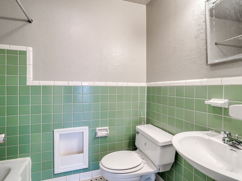 More Photos Of 2037 NW 26th St, Oklahoma City Apartments For Sale