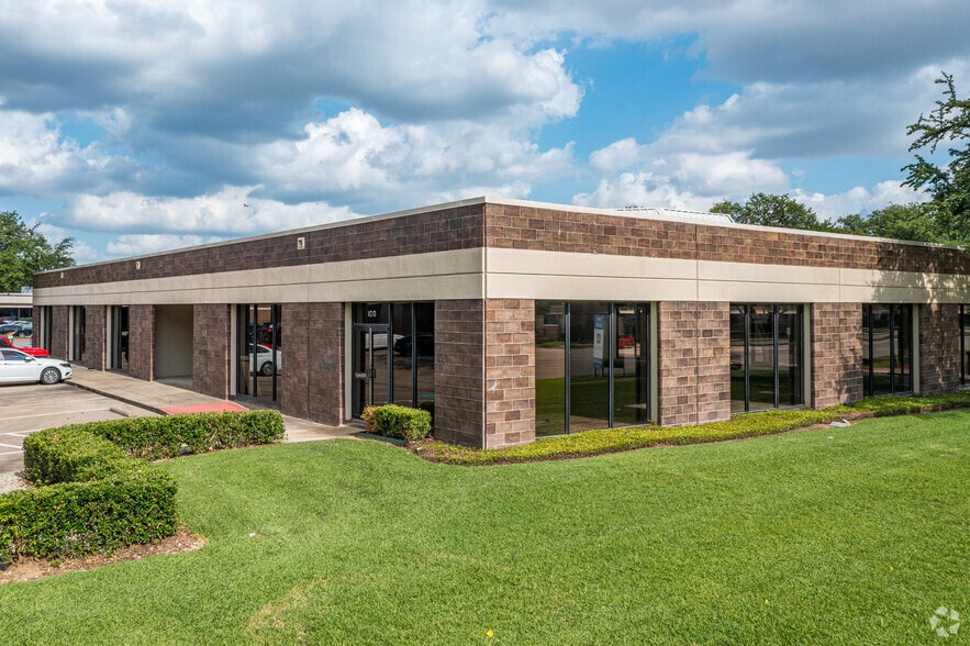 Primary Photo Of 11482 Luna Rd, Farmers Branch Light Distribution For Lease