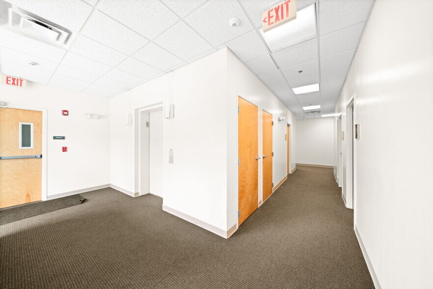 More Photos Of 140 N Franklin St, Holbrook Office For Sale