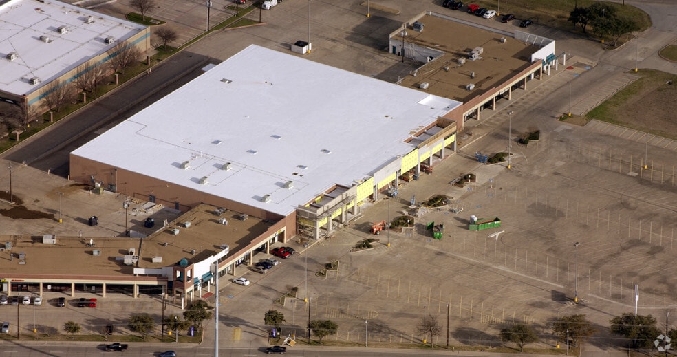 More Photos Of 3046 Lavon Dr, Garland General Retail For Lease