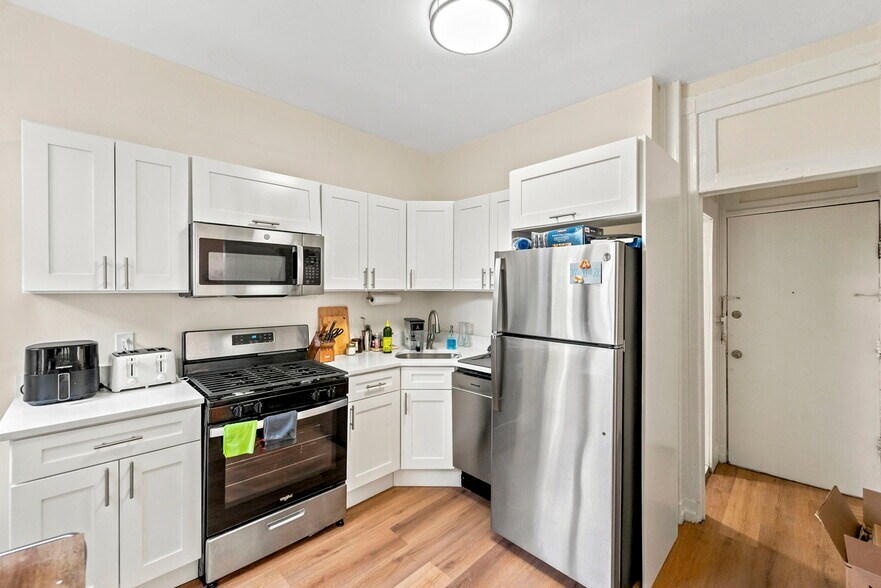 More Photos Of 204 3rd St, Hoboken Storefront Retail Residential For Sale