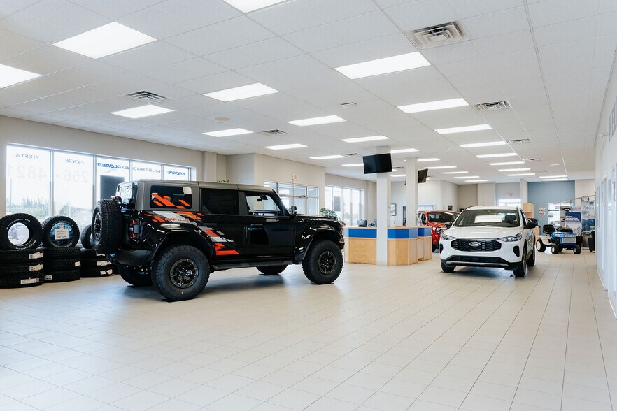 More Photos Of 105 Laurell Rd, Gander Showroom For Sale