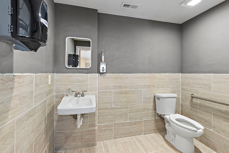 More Photos Of 6500 Saint Helena Ave, Dundalk Office For Sale