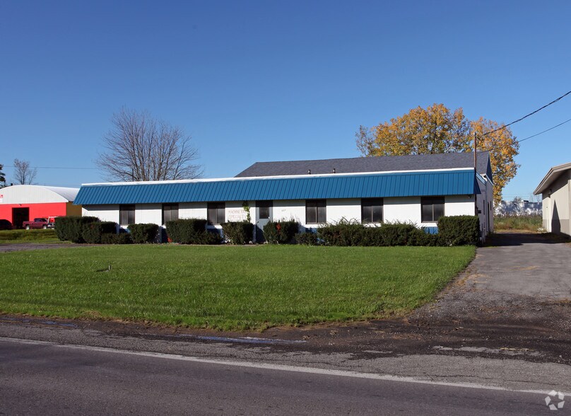 More Photos Of 8125-8127 Thompson Rd, Clay Industrial For Lease
