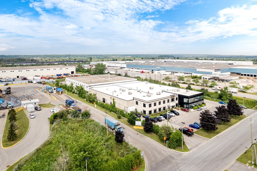 More Photos Of 341 Rue Marie-Curie, Vaudreuil-dorion Warehouse For Lease