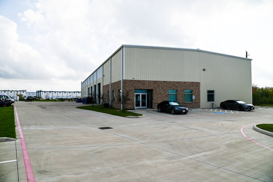 More Photos Of 500 Stonegate Dr, Katy Manufacturing For Lease