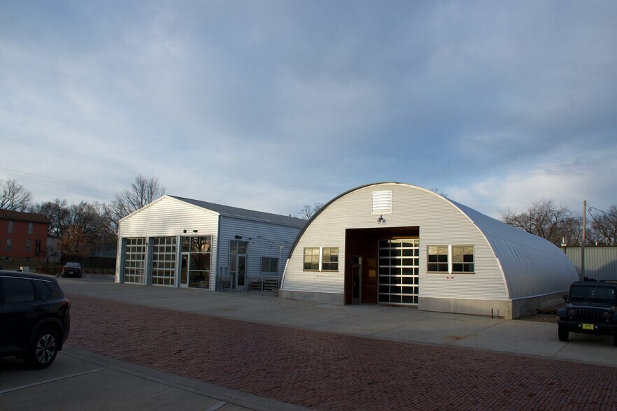 More Photos Of 839-841 Pennsylvania St, Lawrence Warehouse For Sale