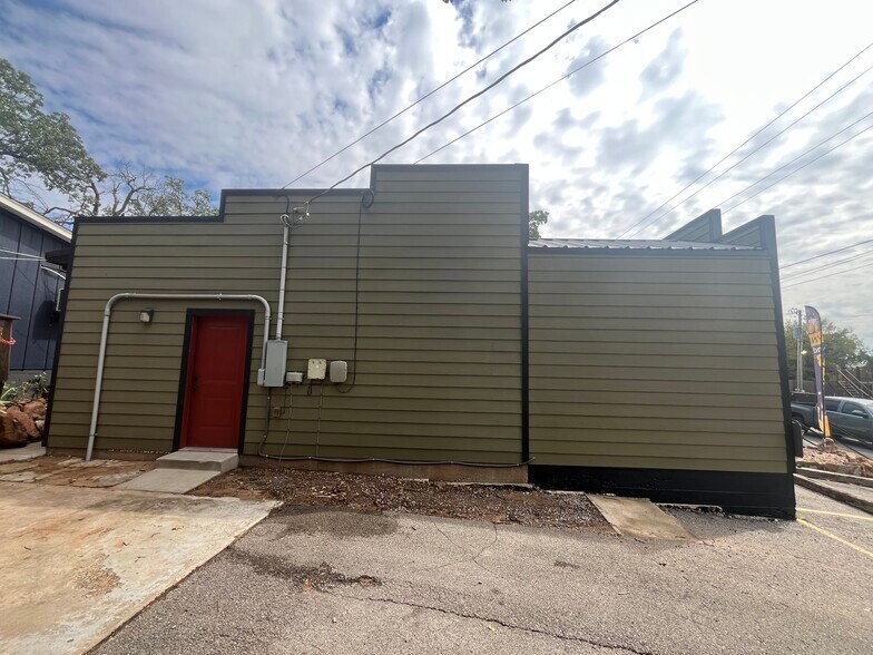 More Photos Of 213 Lake dr, Medicine Park Convenience Store For Sale