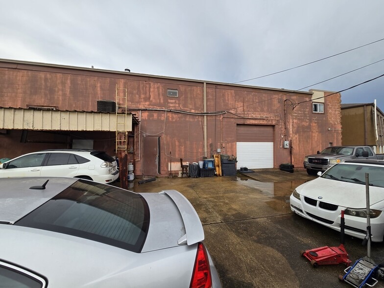 More Photos Of 3001 Jean Lafitte Pky, Chalmette Light Distribution For Sale