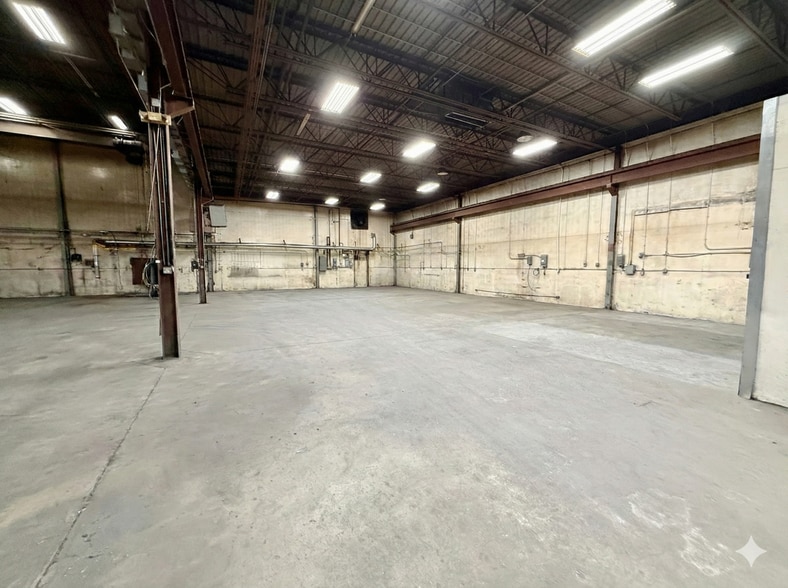 More Photos Of 439 McNally Dr, Nashville Manufacturing For Lease