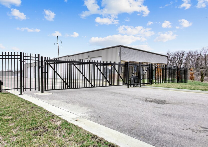 More Photos Of 7557 NW Cookingham Dr, Kansas City Self Storage For Sale