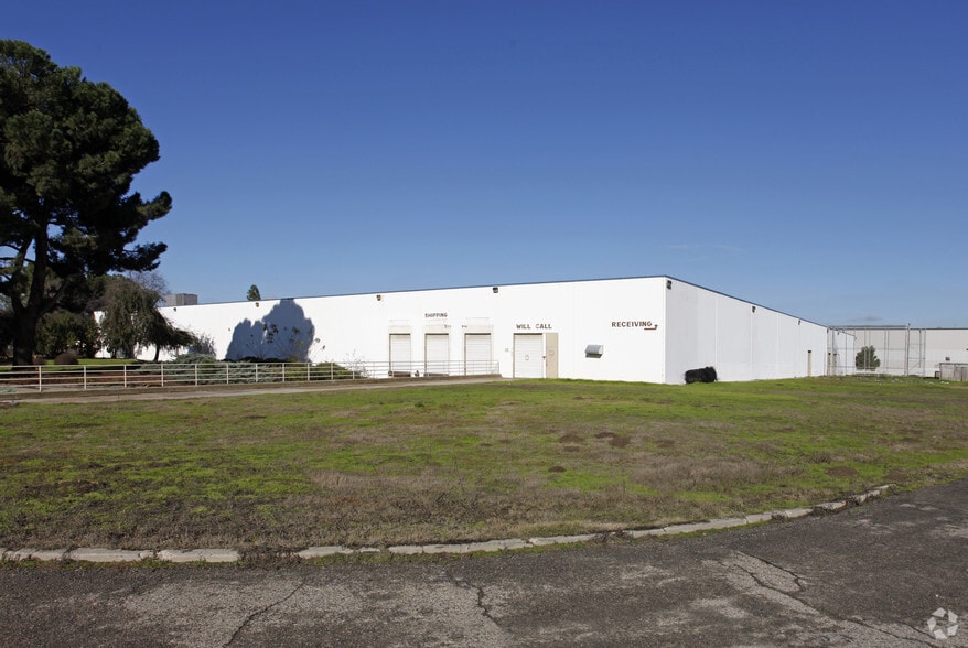 Primary Photo Of 700 E Continental Ave, Tulare Warehouse For Lease
