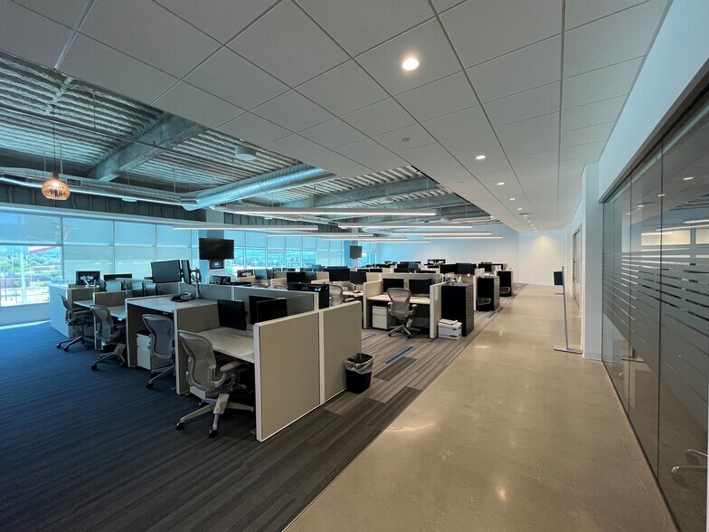 More Photos Of 75-95 W Towne Ridge Pky, Sandy Office For Lease