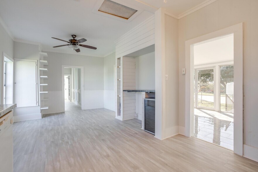 More Photos Of 3952 Tin Top Rd, Weatherford Flex For Sale