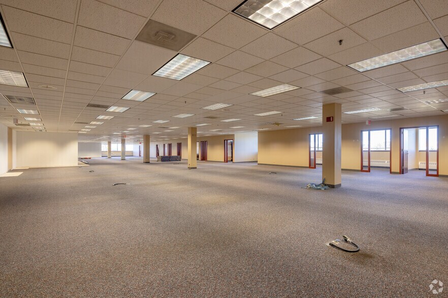 More Photos Of 1391 Corporate Dr, Mchenry Office For Sale
