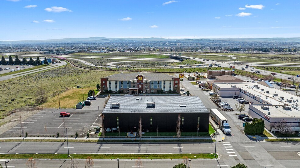 More Photos Of 6902 Rodeo Dr, Pasco Flex For Lease