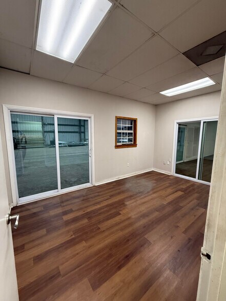 More Photos Of 20 Mincey Blvd, Savannah Warehouse For Lease