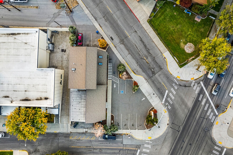 More Photos Of 10 N Chelan Ave, Wenatchee Veterinarian Kennel For Lease