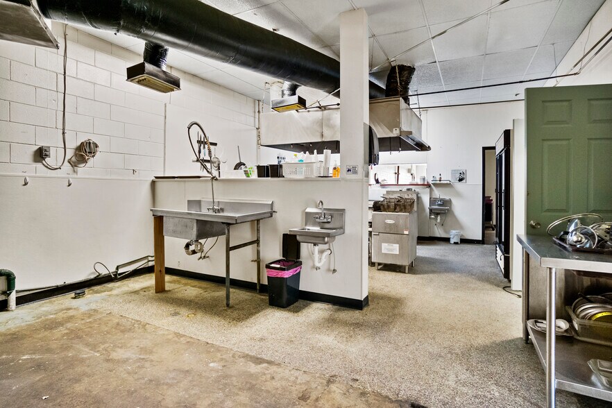 More Photos Of 20737 Central Ave, Blountstown Restaurant For Sale