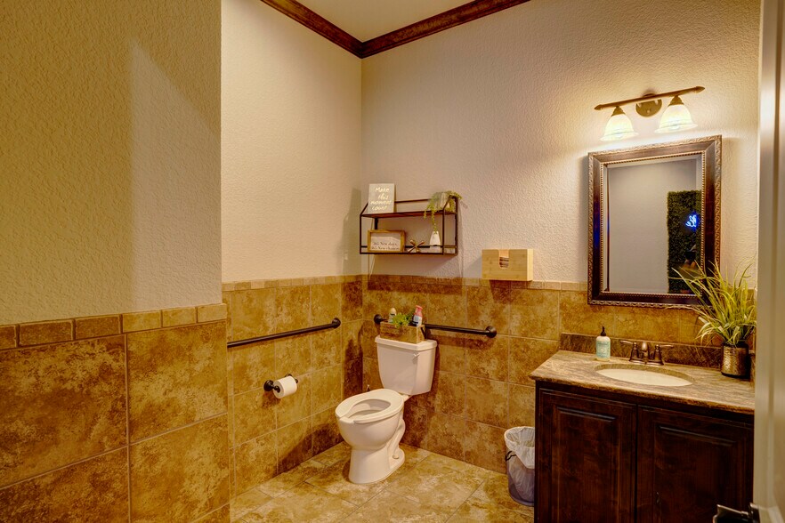 More Photos Of 9125 Belshire Dr, North Richland Hills Office For Lease