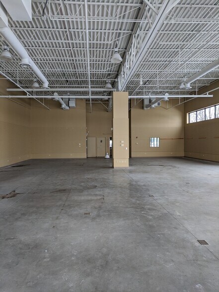 More Photos Of 301-345 Vertin Blvd, Shorewood Unknown For Lease