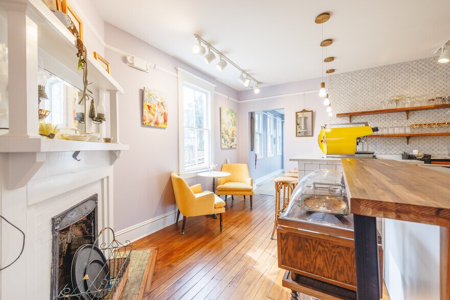 More Photos Of 9 W 43rd St, Savannah Office For Lease