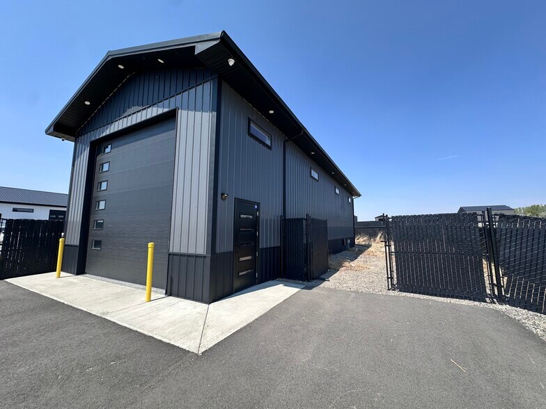 More Photos Of 6903 Backcountry Ave, Billings Distribution For Lease