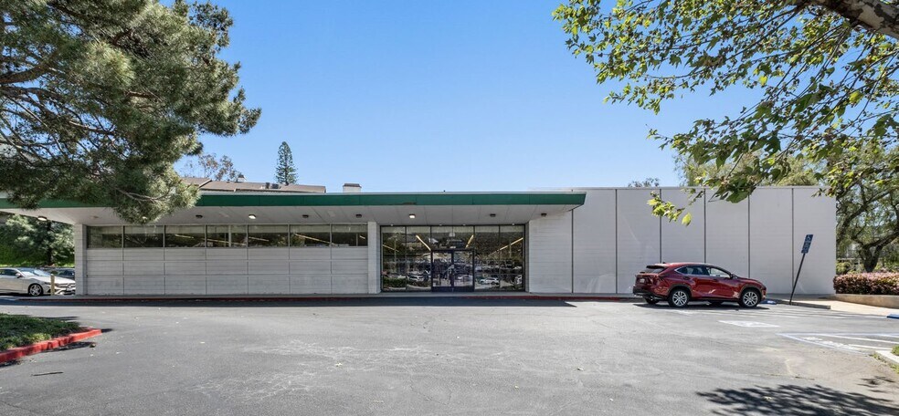 More Photos Of 2160 Foothill Blvd, La Cañada Flintridge Freestanding For Lease