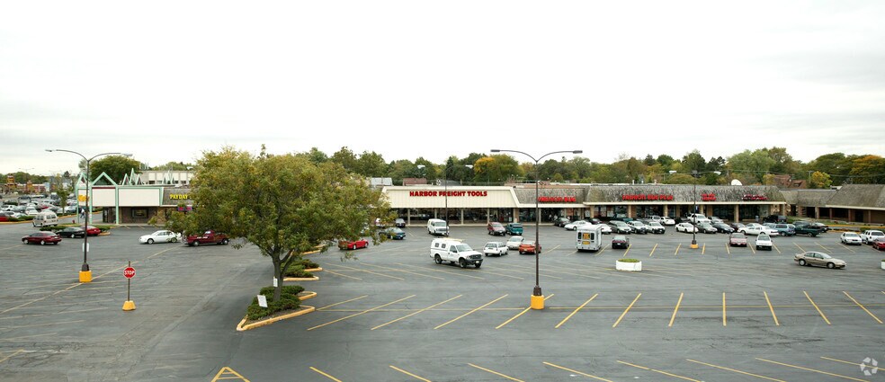 More Photos Of 900 N Lake St, Aurora Unknown For Lease