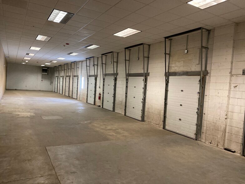 More Photos Of 31 Graystone St, Warwick Manufacturing For Lease