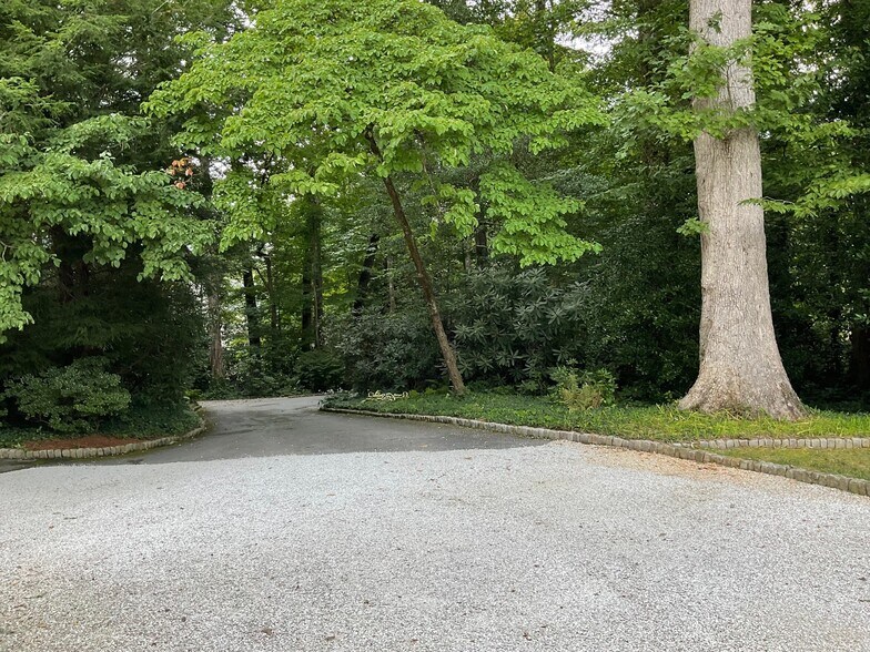 More Photos Of 60 Woodside Dr, Brevard Hospitality For Sale