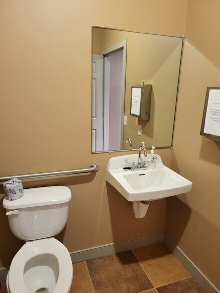 More Photos Of 342 E Main St, Leola Office For Lease