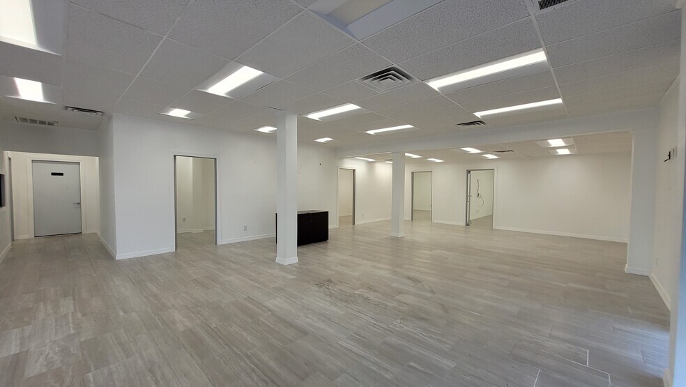 More Photos Of 8245 North Fwy, Houston Unknown For Lease