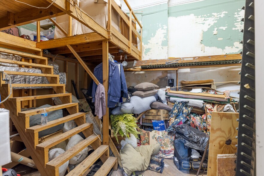 More Photos Of 221 W Lamar St, Americus General Retail For Sale