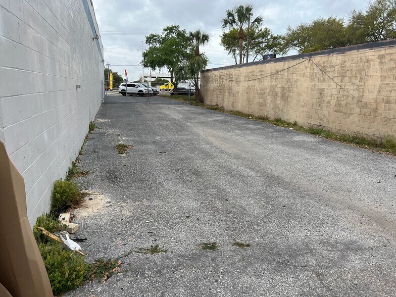 More Photos Of 6012-6014 E Hillsborough Ave, Tampa Unknown For Lease