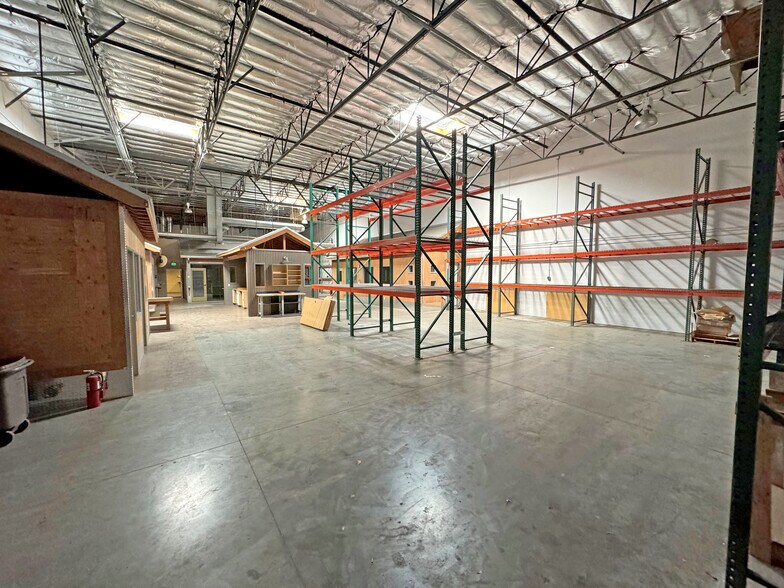 More Photos Of 7107-7139 Telegraph Rd, Montebello Warehouse For Sale
