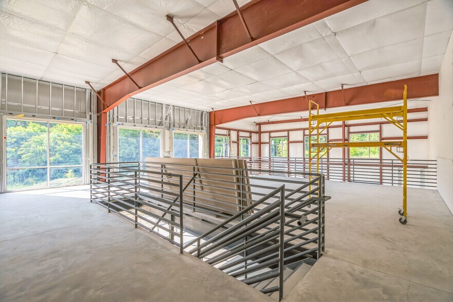 More Photos Of 1703 Roundrock Dr, Raleigh Flex For Lease