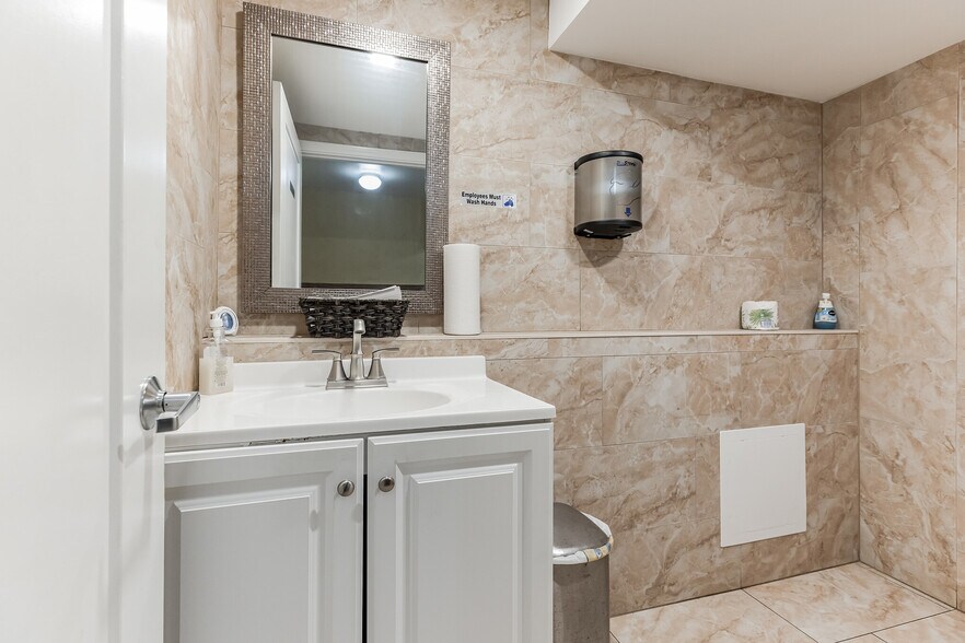 More Photos Of 116 White Horse Pike, Chesilhurst Freestanding For Sale