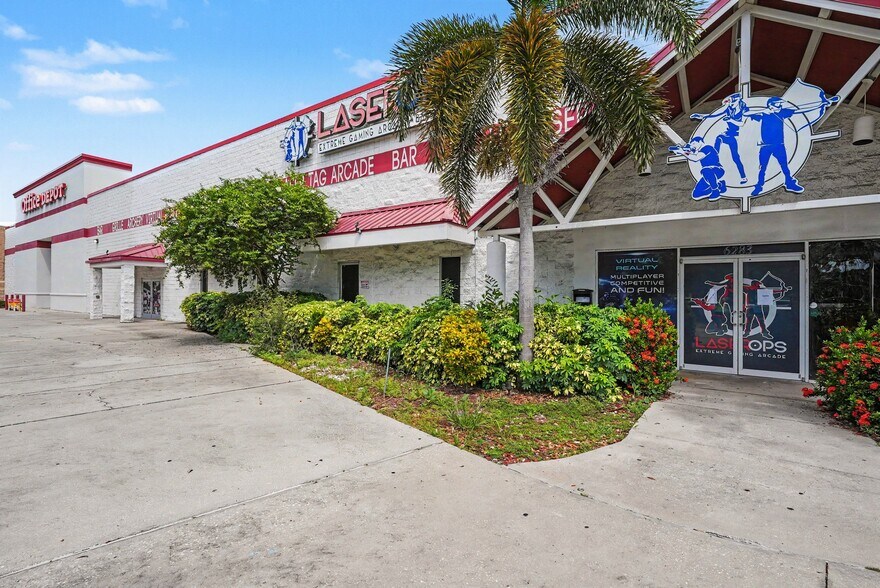 More Photos Of 6295 Waters Ave, Tampa Unknown For Lease