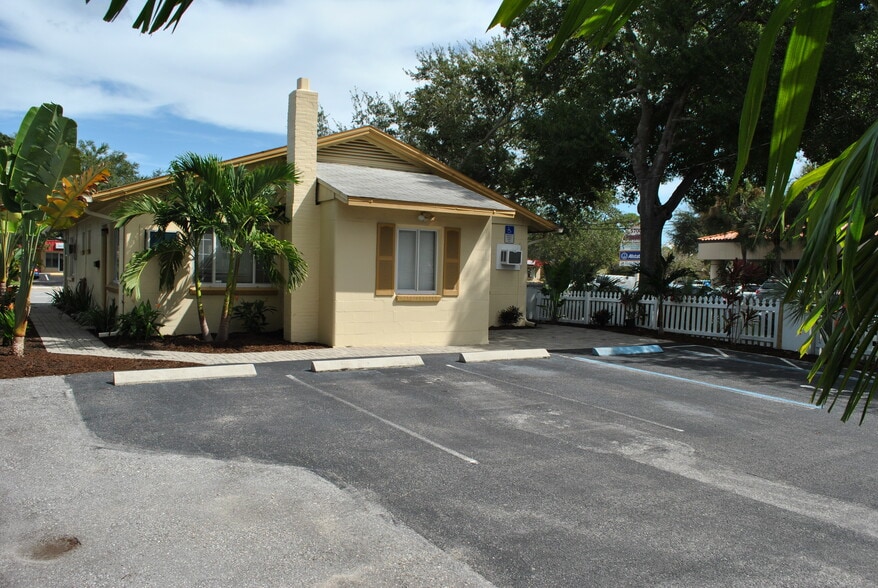 More Photos Of 5710 4th St N, Saint Petersburg Office Residential For Sale