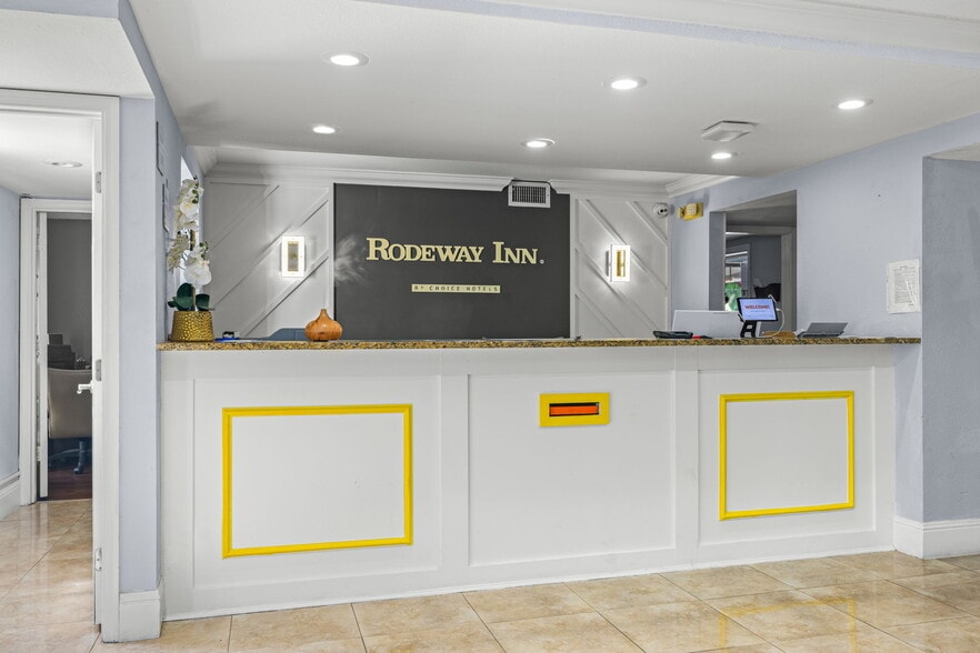 More Photos Of 2904 Melbourne St, Tampa Hotel For Sale