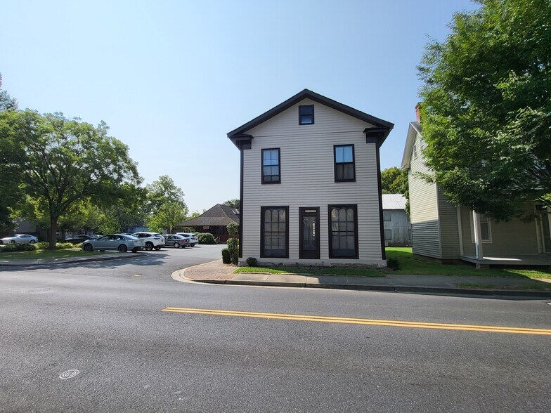 More Photos Of 416 Goldsborough St, Easton General Retail For Sale