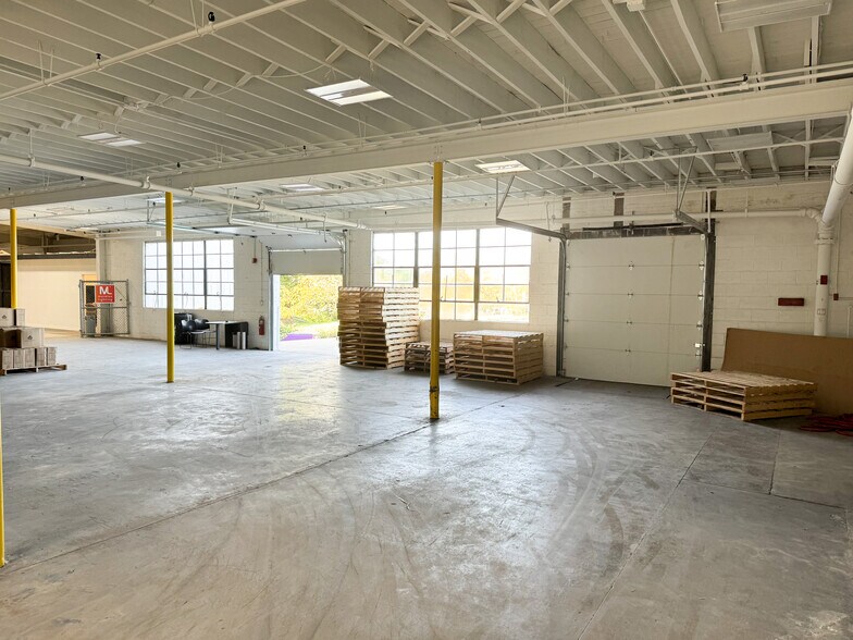 More Photos Of 585 11th St NW, Hickory Manufacturing For Sale