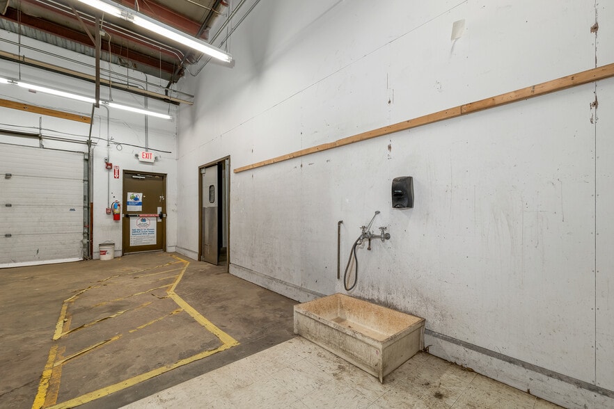 More Photos Of 15 Mont Vernon St, Milford Freestanding For Sale