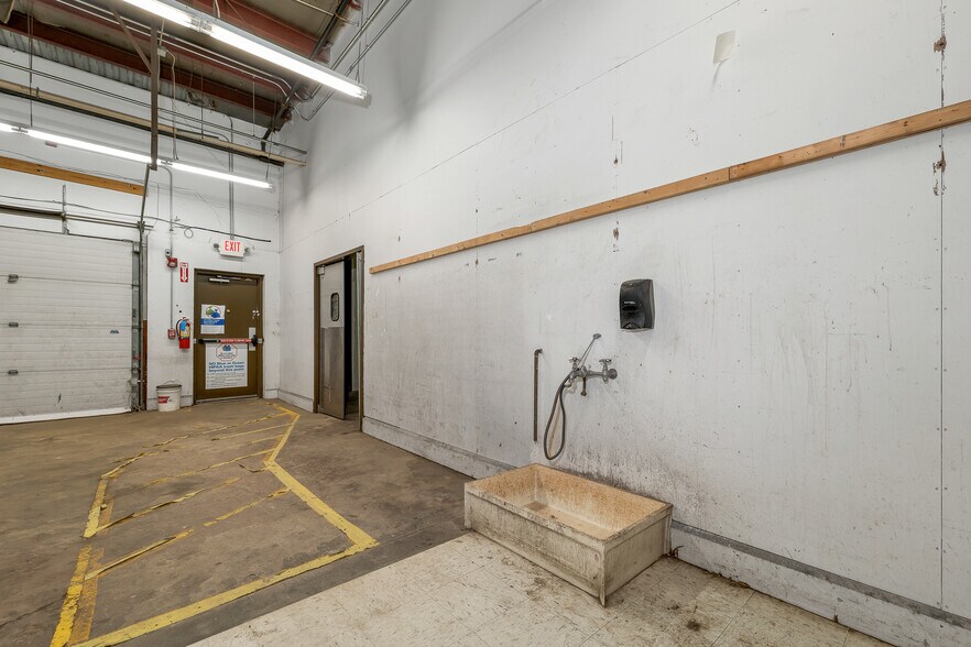More Photos Of 15 Mont Vernon St, Milford Freestanding For Lease
