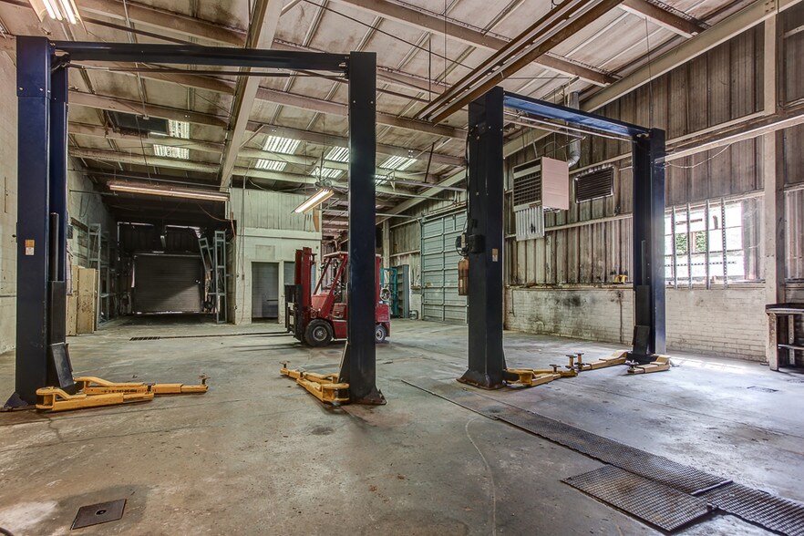 More Photos Of 709 New Franklin Rd, Lagrange Freestanding For Lease