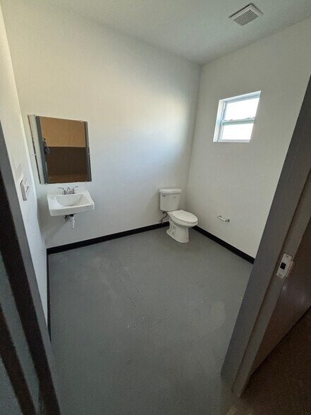 More Photos Of 240 S Andrews Ave, Pompano Beach Unknown For Lease